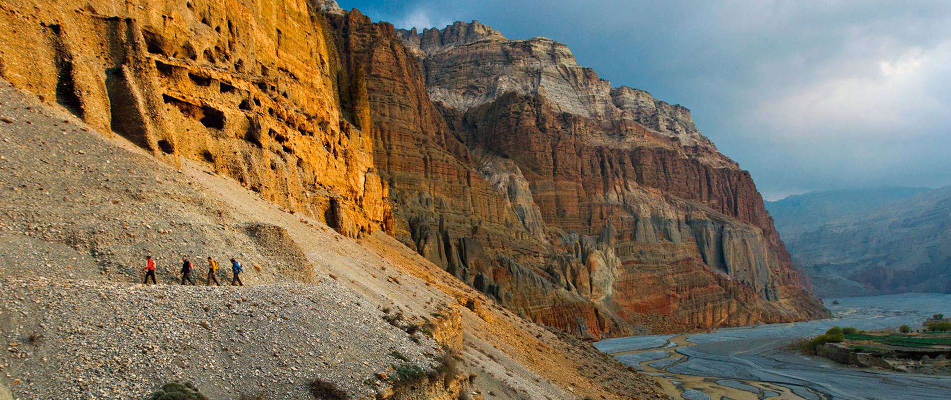 Le grotte di Mustang, uno dei più grandi misteri archeologici del mondo