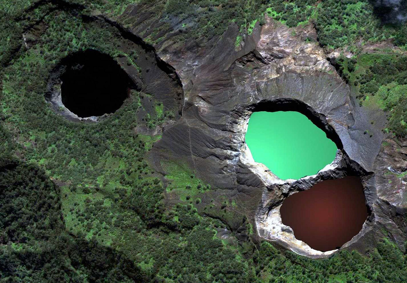 Kelimutu-Lake-Indonesia-1