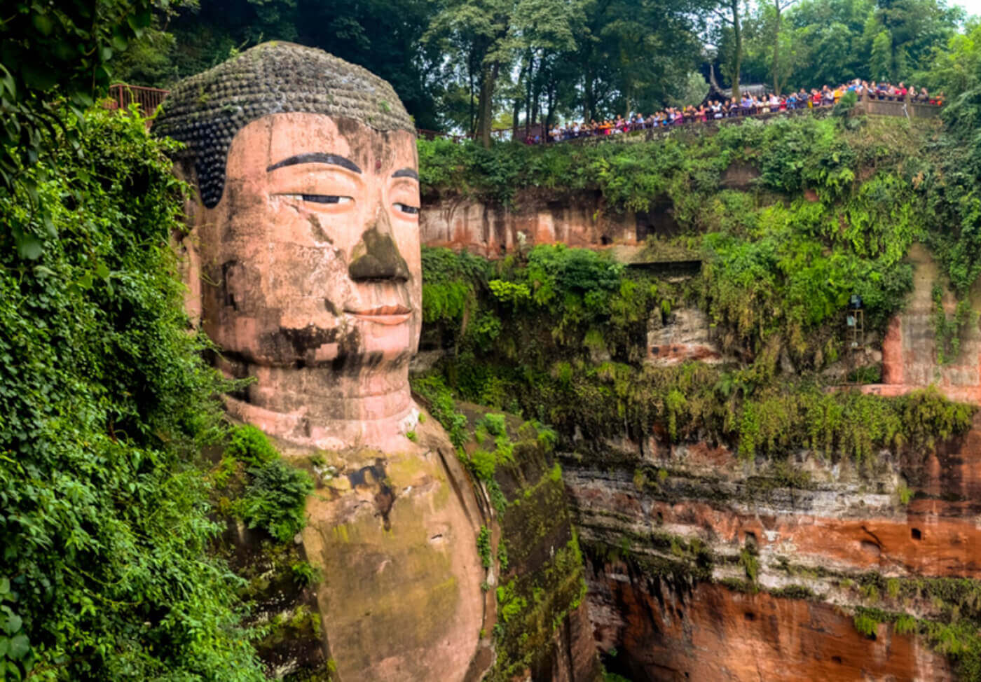 Leshan (Cina) e la statua del Buddha più grande del mondo